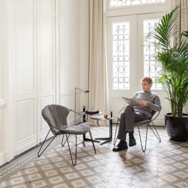 CHAISE_WIRE_COUSSIN_GRIS_JOLI
