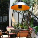 La lampe chauffante DOME de Heatsail permet d'éclairer tout comme de chauffer.