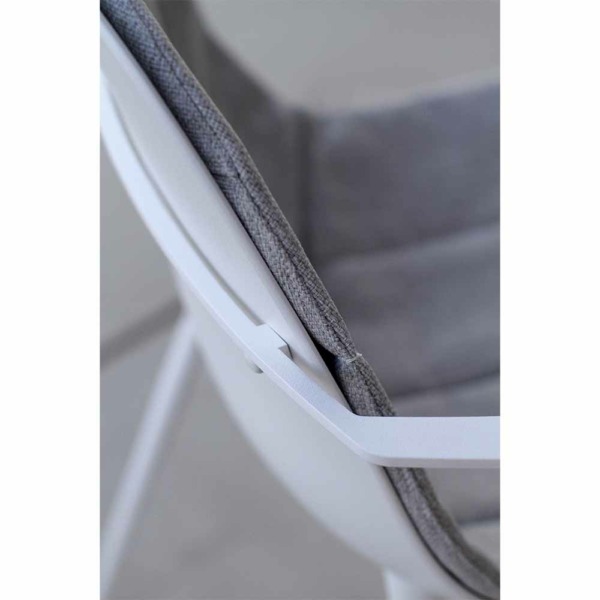 marguerite-coussin joli 2 Les coussins design de la marque Joli s'adaptent parfaitement aux chaises Marguerite.