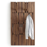 PERUSE portemanteau PIANO PER/USE portemanteau Piano est fabriqué avec des touches flexibles.