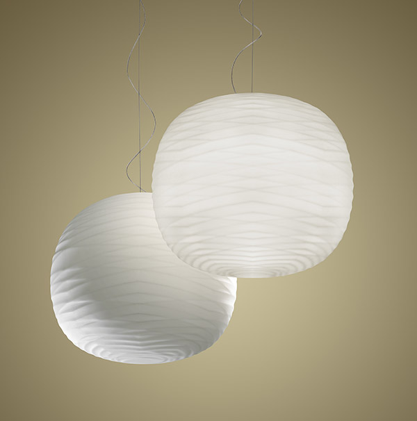 Lampe suspension Foscarini artisanale est fabriquée en Italie selon un style de type design industriel.