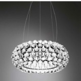 Lampe suspension Caboche Foscarini ornée de perles.