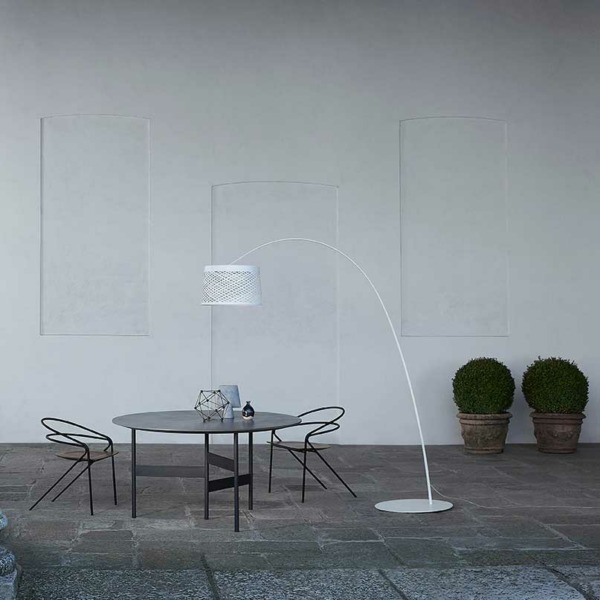 Twiggy-Grid-terra_room-set_day-Foscarini Lampe à pied Twiggy de la marque Foscarini