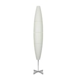 Le lampadaire HAVANA de FOSCARINI, qui diffuse une lumière blanche.