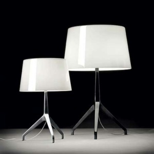 Lampe de table de Foscarini avec diffuseur verre et finition miroir.