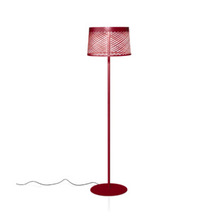 Le lampadaire Twiggy Lettura design de la marque Foscarini permet d'apporter une touche moderne.