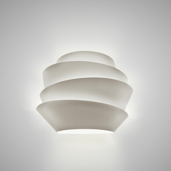 Lampe murale SOLEIL Foscarini Lampe murale SOLEIL Foscarini est fabriquée en Italie selon un style design industriel.