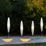 Lampadaire Havana outdoor Foscarinie avec des formes originales.