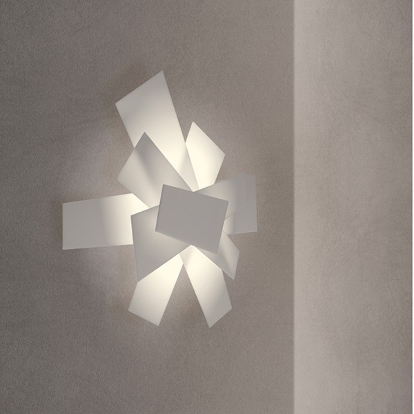 applique BIG BANG Foscarini Lampe applique BIG BANG de la marque Foscarini qui permet de donner une personnalité à une pièce.