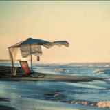 Chaise longue FISH EGOParis Cette chaise longue FISH EGOParis est disponible en plusieurs couleurs tendances et contemporaines.