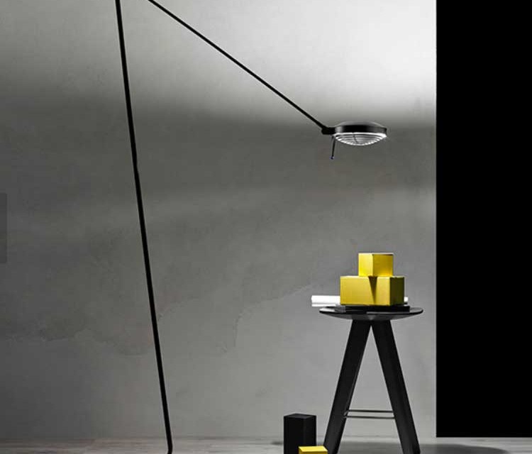 Le lampadaire Elle est une création du designer Tommaso Cimini pour le fabricant Lumina.