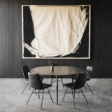 JOLI_2021_Marguerite-round-black-iron_Rafael-xbase-vegan-leather-black