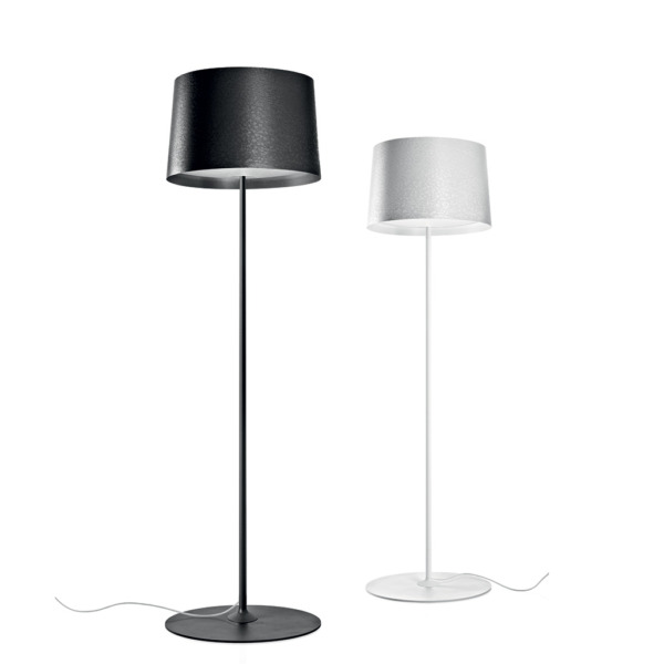 Le lampadaire Twiggy Lettura design de la marque Foscarini permet d'apporter une touche moderne et orginale à tout intérieur classique ou contemporain.