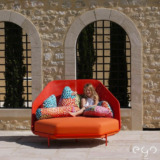 Fauteuil HIVE super love EGO Paris Ce fauteuil HIVE Super love de la marque Ego Paris est de forme alvéolaire, ce qui permet une multitude d'agencement possible.