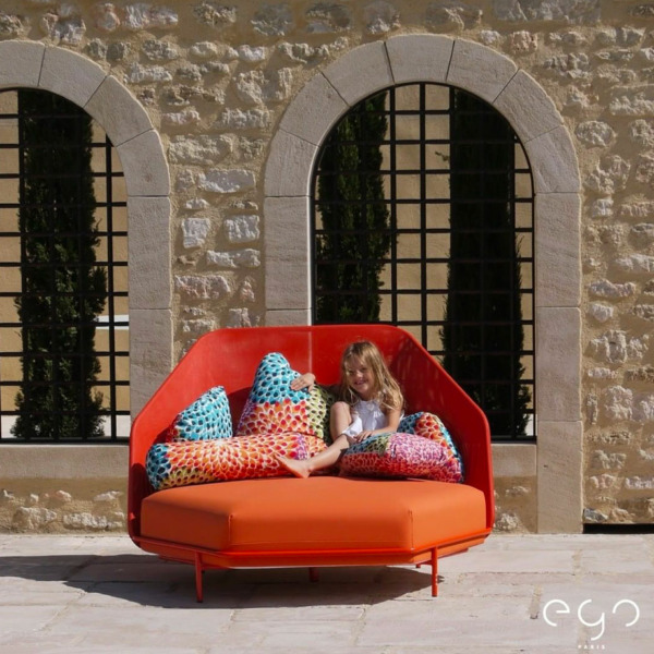 Fauteuil HIVE super love EGO Paris Ce fauteuil HIVE Super love de la marque Ego Paris est de forme alvéolaire, ce qui permet une multitude d'agencement possible.