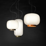 Lampe Chouchin reverse Foscarini Lampe Chouchin reverse en verre soufflé de Foscarini qui crée une ambiance douce et diffuse, parfait pour un salon, un bar ou un bureau.