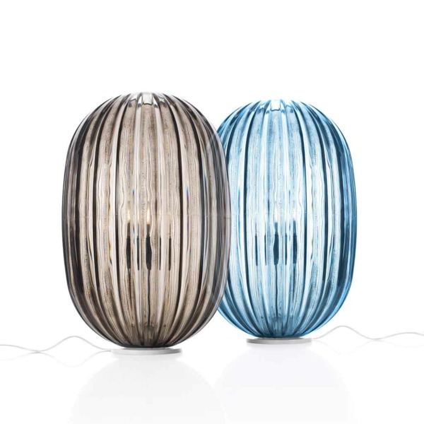 Lampe Plass Media Foscarini La lampe de table Plass Media de la marque Foscarini, est idéal pour une ambiance intimiste dans votre salon. Disponible en deux coloris.
