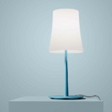 Lampe Birdie Easy Foscarini Lampe de table Birdie Easy design original de la marque Foscarini remarquable par sa réinterprétation poétique de la lampe classique à abat-jour.