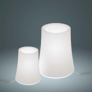 Lampe de table Birdie Zero design original de la marque Foscarini remarquable par sa forme et sa luminosité utile pour tout lieux.