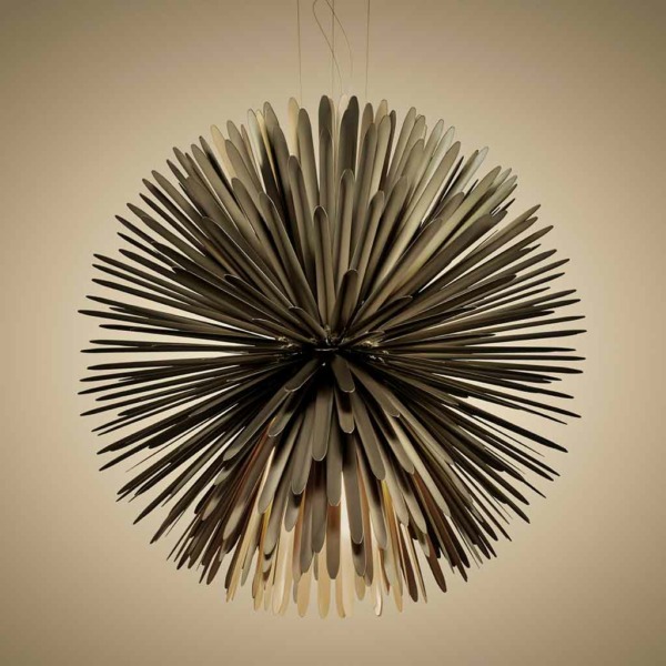 Lampe suspension Sun light Foscarini offre un éclairage uniforme de qualité, cette boule est faite en acier et en aluminium. Suspension Sun light Foscarini