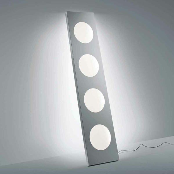 Lampadaire Dolmen Foscarini Le lampadaire DOLMEN de la marque Foscarini remarquable par son design et son originalité singulière. Disponible en trois coloris.