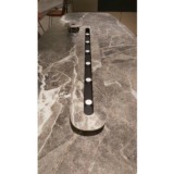 chauffe plat céramique JOLI Ce chauffe-plat / bougeoir en céramique de JOLI  à la forme allongée accueille des bougies pour un effet ultra original.