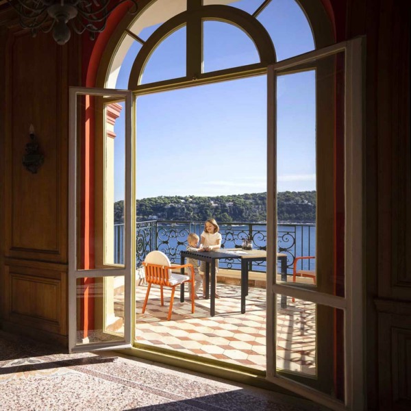 Petite_table_repas_sutra_EGO_Paris