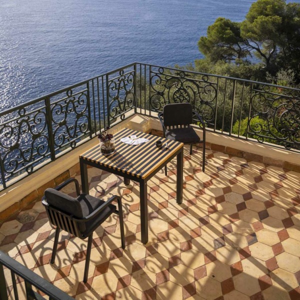 petite_table_sutra_noire_EGO_Paris