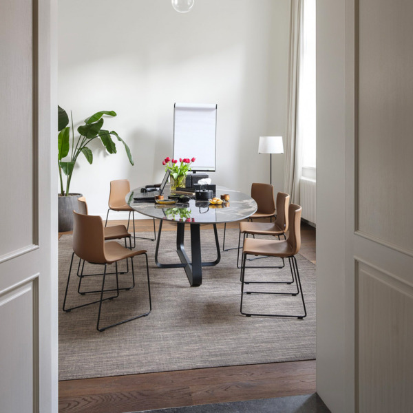 Curve-elyps-caravaggio-leather-cognac