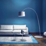 Lampadaire TWIGGY ELLE Foscarini Lampadaire flexible Twiggy ELLE de la marque Foscarini, est plus longue est haute que les lampadaires de la même collection.
