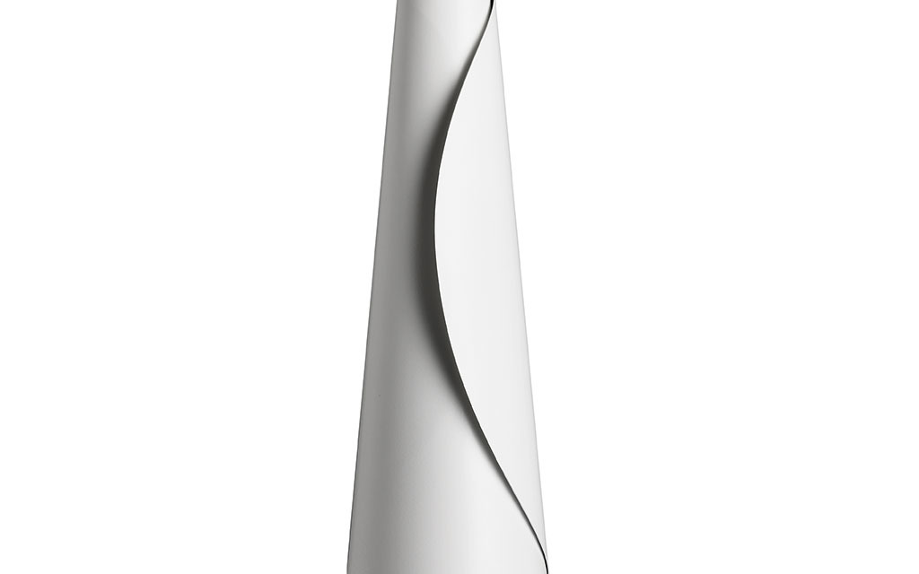 Cette lampe suspension Maki de FOSCARINI est d'un design élégant et unique, se marie parfaitement avec tout espace intérieur.