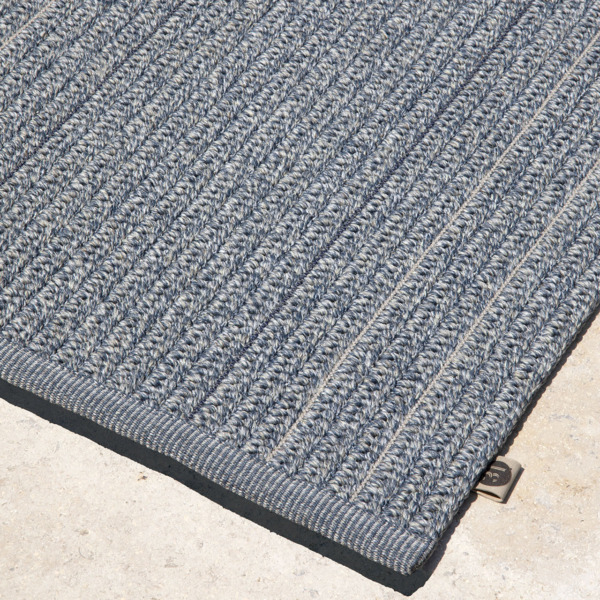 Close Up_V_Patio_Navy Blue_limited_edition