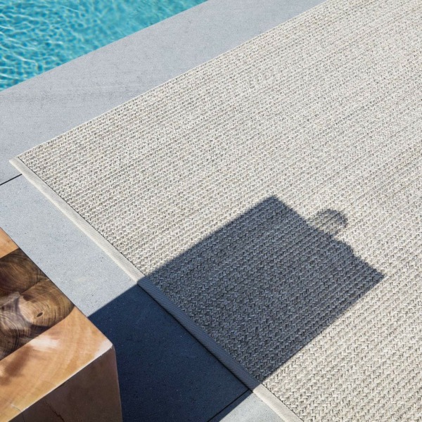 Mood_H_Poolside_Carrara Large