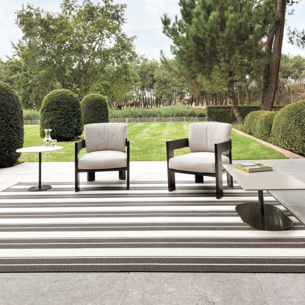 Mood_V_Poolside_BlackMamba Large