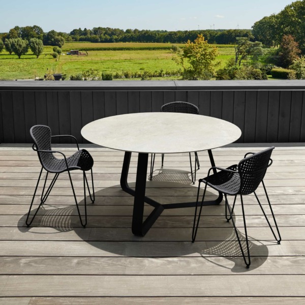 joli_Curve-Round-Charisma-Grey---Fizz-Chair-Black table ronde céramique joli curve