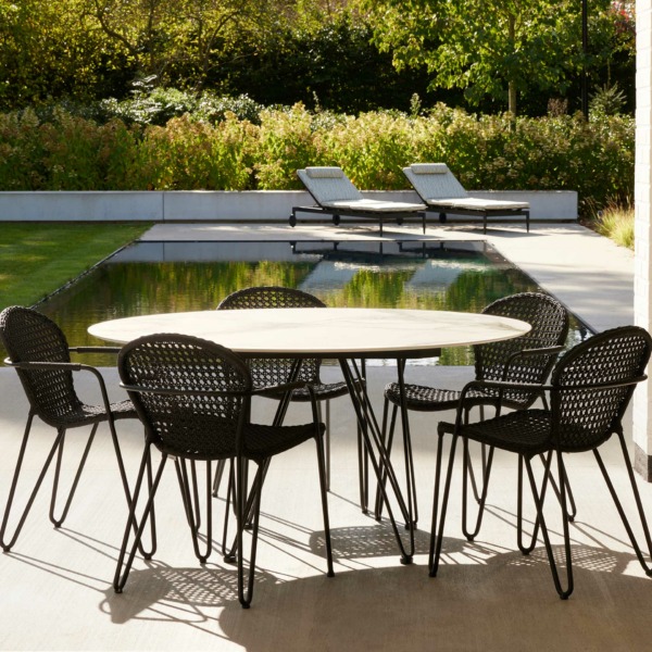joli_Wire-ronde-Calacatta-Naturale---Fizz-Dining-Chair---Marguerite-Lounger-Nautic-Linen-Bamboo-3 table céramique ronde joli wire
