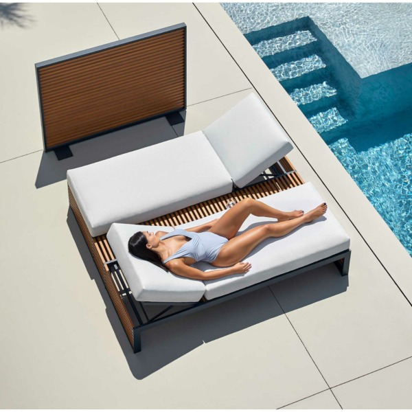 Gandia_blasco_partition-wall-dna-faux-wood-aluminium-rb001-150x111-grey-blue-ambience-image-4