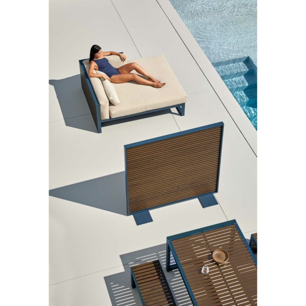 Gandia_blasco_partition-wall-dna-faux-wood-aluminium-tk001-150x151-grey-blue-ambience-image-3